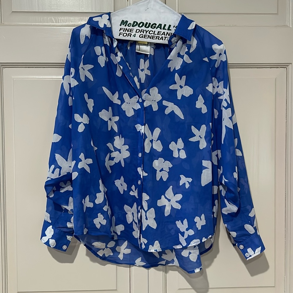 Finley floral blouse never been worn!